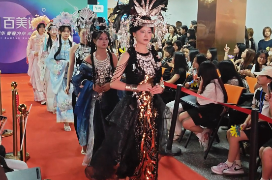 彩妆高级班毕业走秀